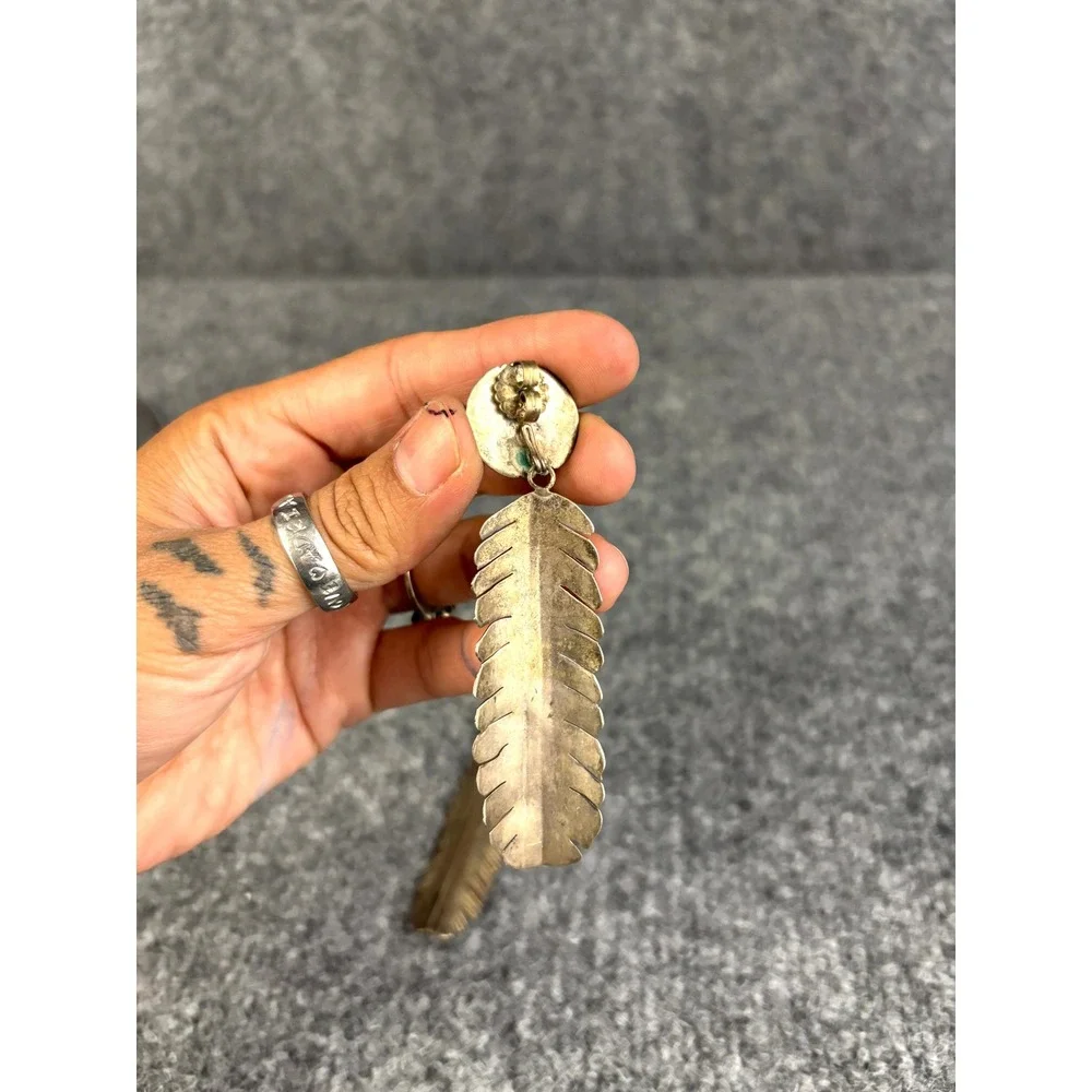 Vintage Feather Dangle Earrings Boho Southwestern Silver Tone Etched 16g‎
